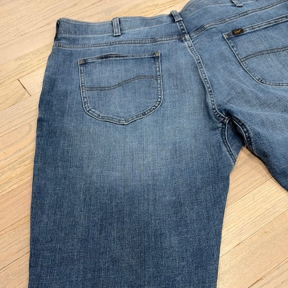 Lee Blue Relaxed Straight Fit Jeans/ Extreme Motion Tapered Leg - Picture 13 of 16